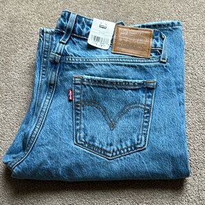 NWT Women’s Levi’s Low Loose Straight Leg 25 x 32 Jeans